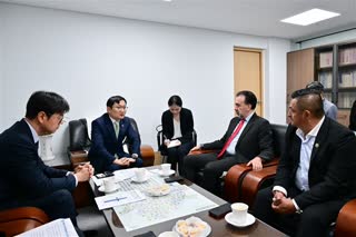 에콰도르 키토시 시장 접견
